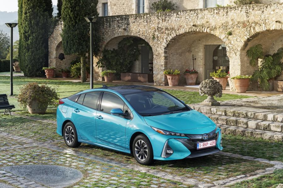  Toyota Prius Plug-in Hybrid 2016 года  (фото 21 из 187)